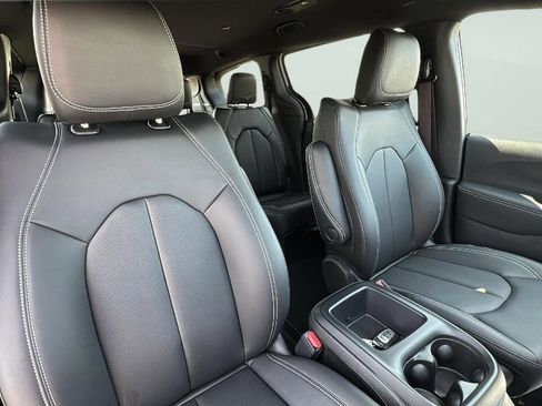 New 2026 Chrysler Voyager LX image 10