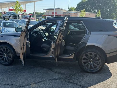 Used 2019 Land Rover Range Rover Velar R-Dynamic SE AWD/4WD image 11