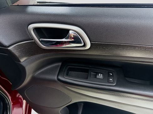 Used 2017 Jeep Grand Cherokee Altitude image 31