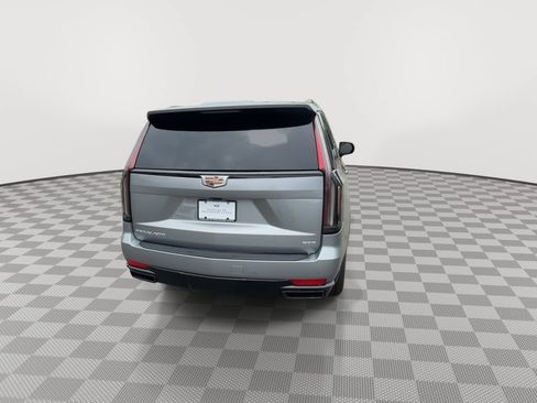 Used 2024 Cadillac Escalade ESV Sport Platinum w/ Heavy-Duty Trailer Package AWD/4WD image 7