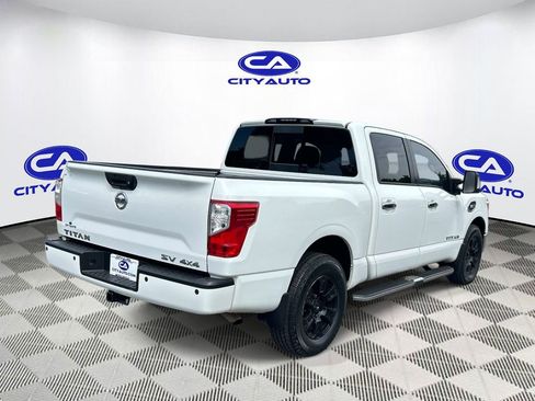 Used 2017 Nissan Titan SV AWD/4WD image 3