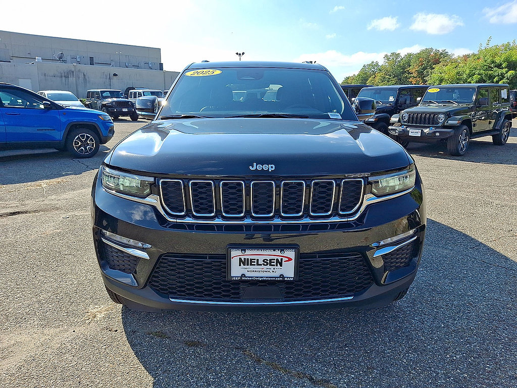 Certified 2025 Jeep Grand Cherokee Limited w/ Trailer Tow Package AWD/4WD image 35