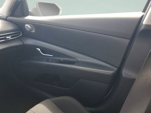 Used 2024 Hyundai Elantra SE FWD image 16