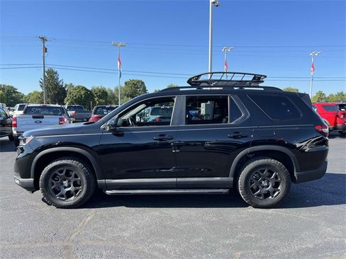 Used 2025 Honda Pilot TrailSport image 4