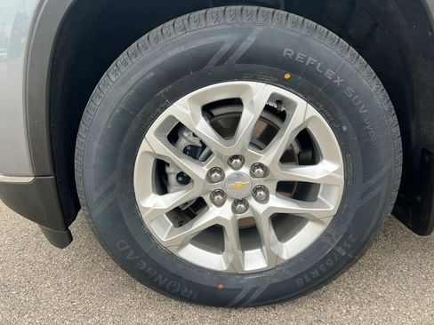 Used 2021 Chevrolet Traverse LT w/ LPO, Floor Liner Package AWD/4WD image 16