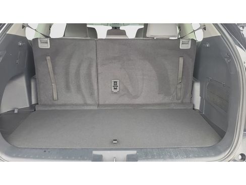 Used 2023 Toyota Highlander LE image 12