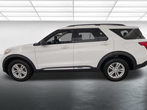 Used 2024 Ford Explorer XLT w/ Equipment Group 202A AWD/4WD image 5