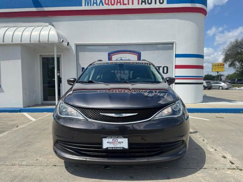 Used 2019 Chrysler Pacifica Touring-L FWD image 7