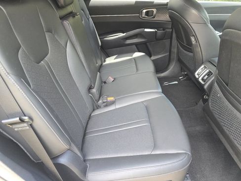 Used 2023 Kia Sorento S FWD image 19