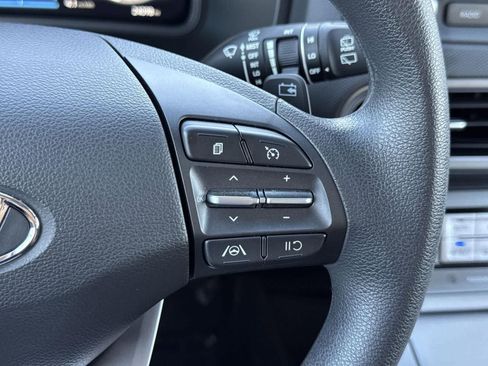 Used 2023 Hyundai Kona SE image 11