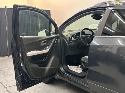 Used 2017 Chevrolet Trax LT w/ Driver Confidence Package FWD image 14