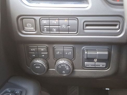 Certified 2024 Chevrolet Suburban RST w/ Luxury Package image 25