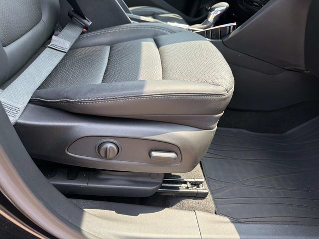 Used 2023 Buick Encore GX Essence w/ Experience Buick Package FWD image 16