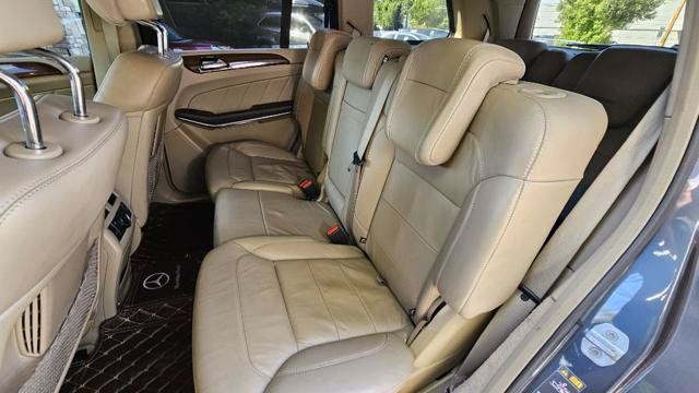 Used 2014 Mercedes-Benz GL 550 4MATIC w/ Driver Assistance Package image 37