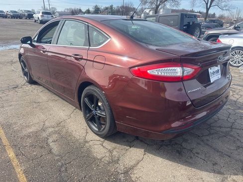 Used 2016 Ford Fusion SE image 3