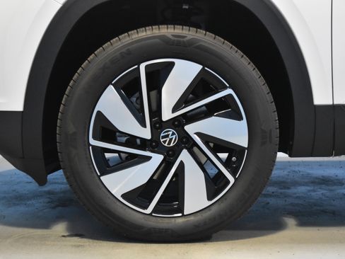 New 2026 Volkswagen Atlas SE image 20