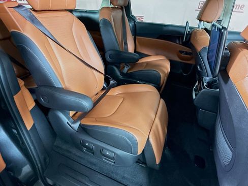 Used 2024 Kia Carnival SX Prestige image 35