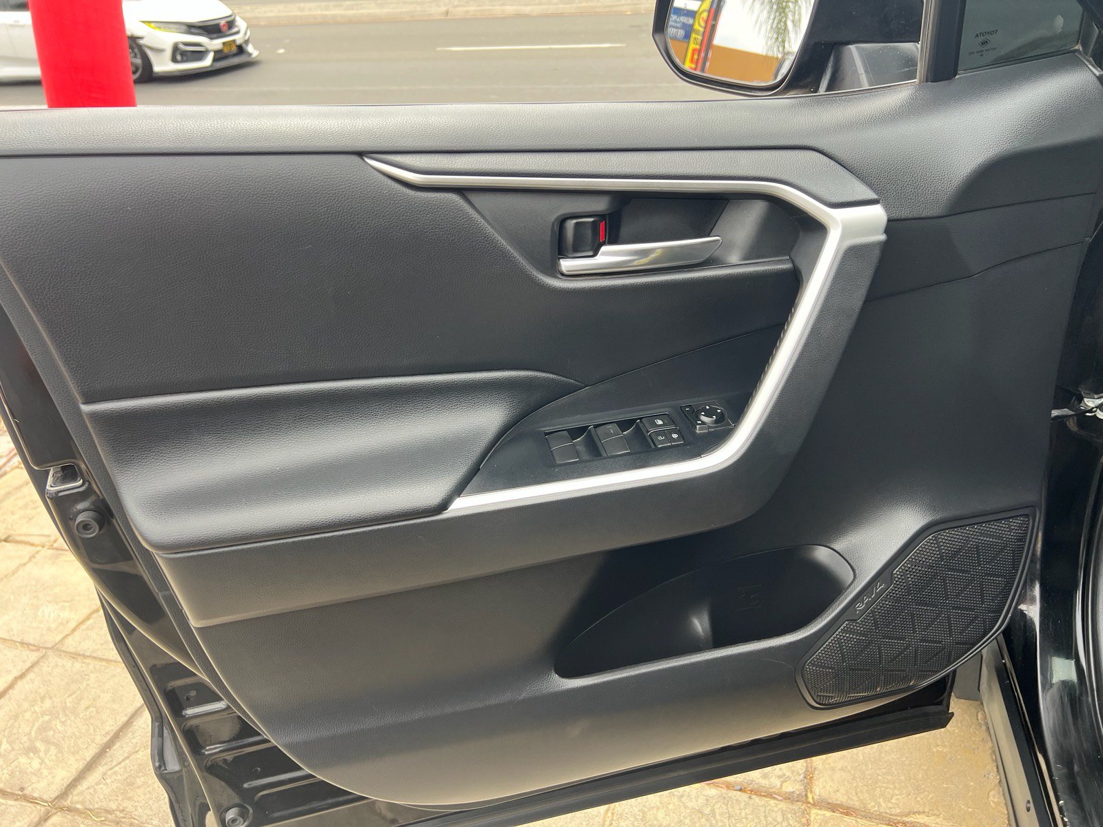 Used 2021 Toyota RAV4 XLE FWD image 9