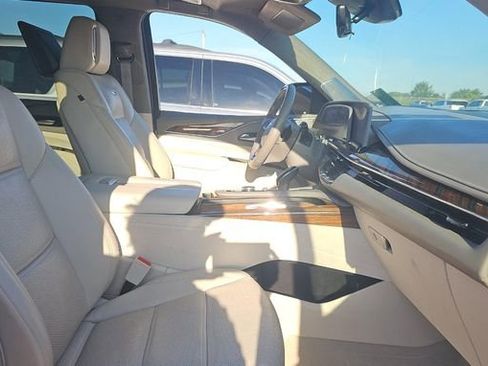 Used 2023 Cadillac Escalade Premium Luxury Platinum w/ LPO, Radiant Package AWD/4WD image 3