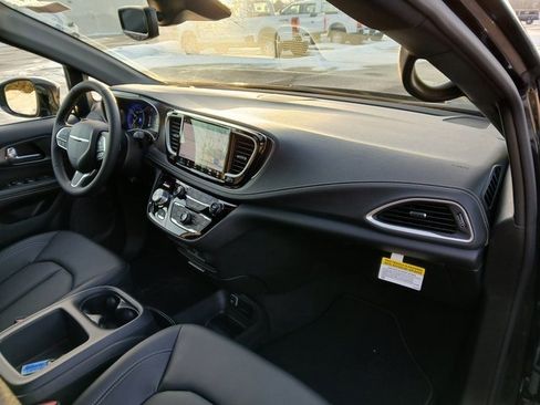 New 2026 Chrysler Pacifica Select image 34