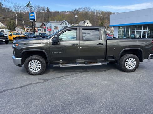 Used 2022 Chevrolet Silverado 2500 LT w/ Convenience Package AWD/4WD image 2