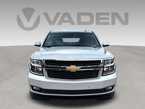 Used 2019 Chevrolet Suburban LT image 2