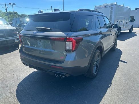 Used 2025 Ford Explorer ST AWD/4WD image 6