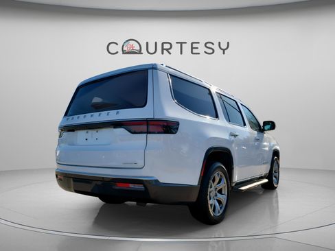 Used 2022 Jeep Wagoneer Series II image 6