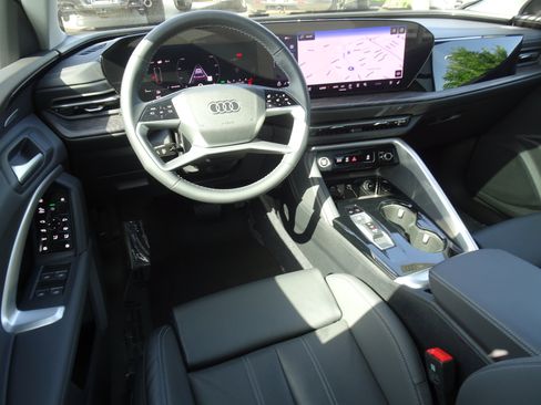 Certified 2025 Audi Q5 Premium Plus w/ Premium Plus AWD/4WD image 11