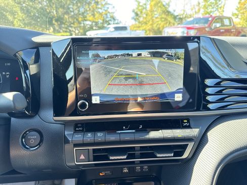 New 2025 Toyota Camry Hybrid FWD image 19