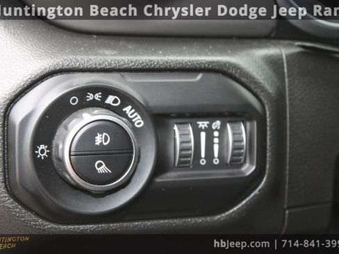 Used 2022 Jeep Gladiator Willys image 19