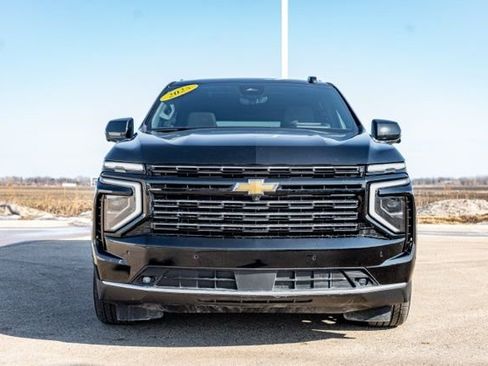 Used 2025 Chevrolet Suburban High Country AWD/4WD image 2