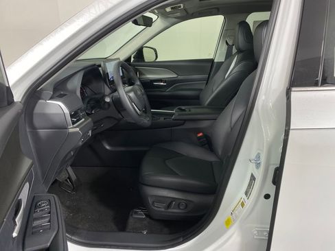 New 2026 Toyota Grand Highlander XLE image 7