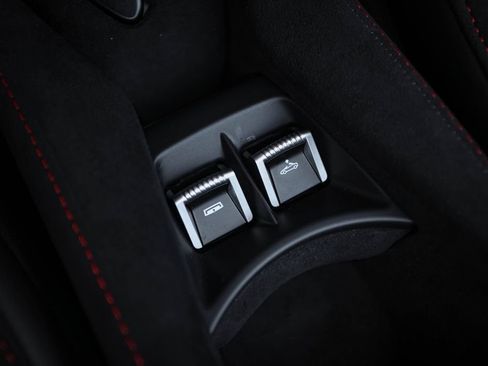 Used 2027 McLaren 750S Spider RWD image 33