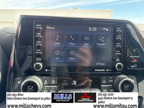 Used 2022 Toyota Highlander XLE AWD/4WD image 17