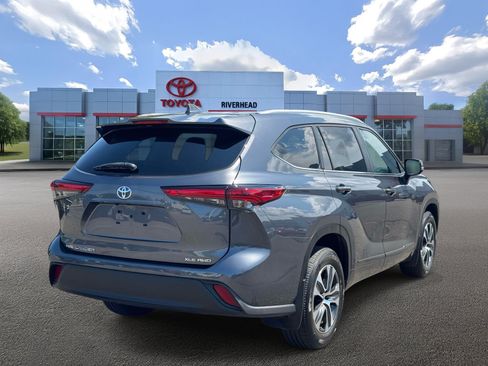 Used 2023 Toyota Highlander XLE AWD/4WD image 6