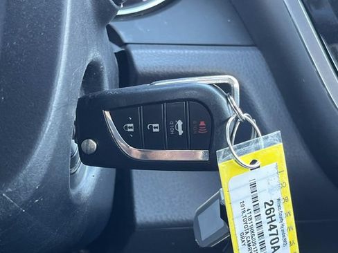 Used 2018 Toyota Camry LE FWD image 30