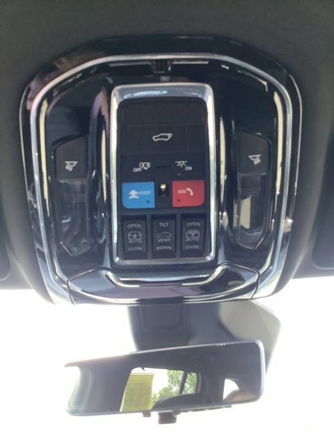 Certified 2023 Jeep Grand Cherokee Overland w/ Luxury Tech Group IV AWD/4WD image 26
