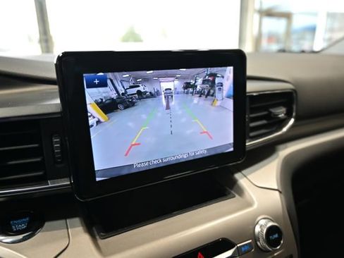 Used 2022 Ford Explorer XLT w/ Equipment Group 202A image 18