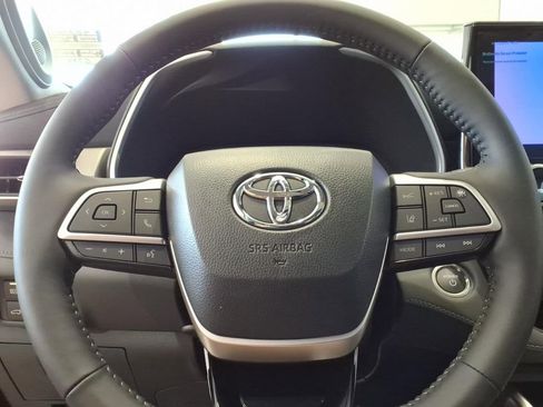 New 2026 Toyota Highlander Limited AWD/4WD image 18
