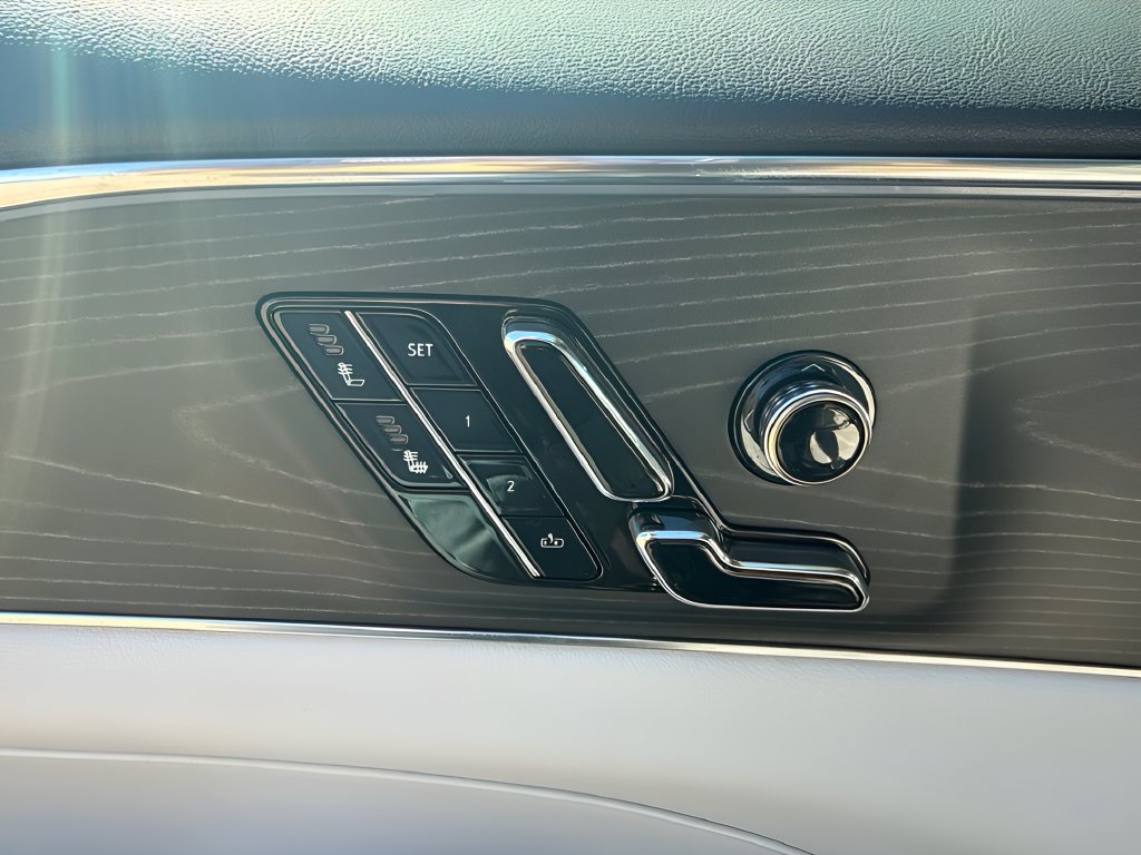 Used 2024 Cadillac Lyriq Luxury RWD image 11