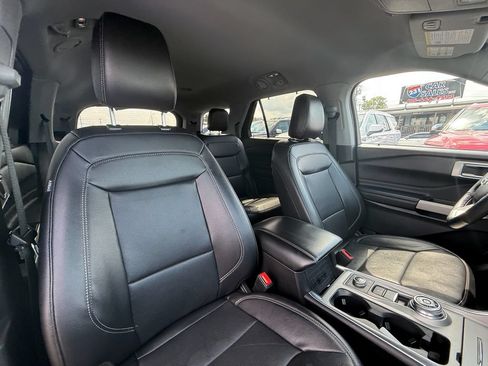 Used 2023 Ford Explorer Limited w/ Equipment Group 301A AWD/4WD image 26