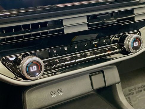 Used 2025 Honda Prologue Touring image 12