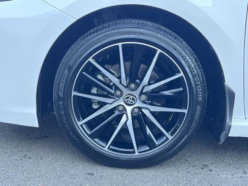 Used 2024 Toyota Camry SE image 11