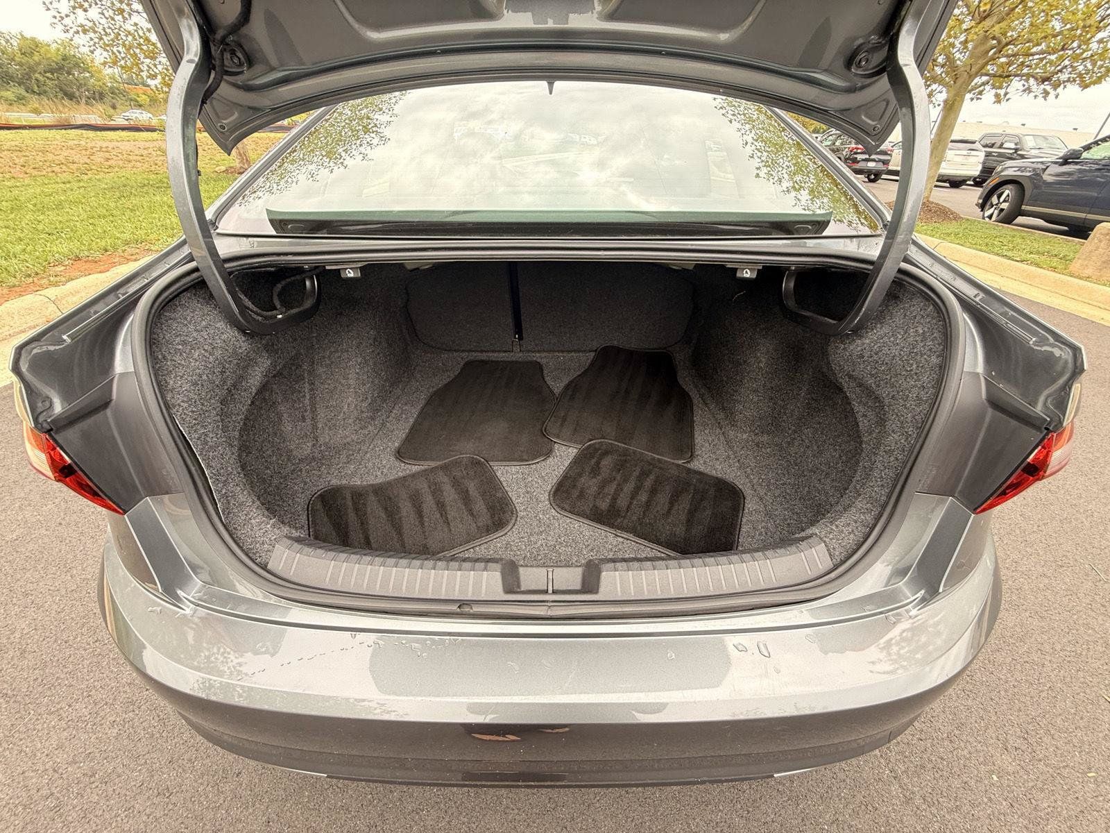 Used 2019 Volkswagen Jetta SEL Premium FWD image 19