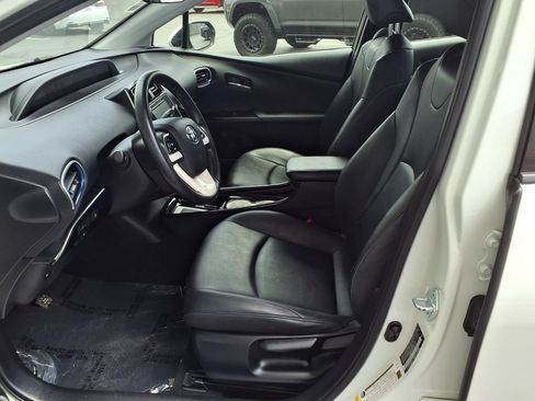 Certified 2016 Toyota Prius Three Touring FWD image 21
