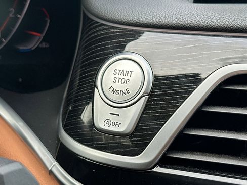 Used 2022 BMW 740i w/ M Sport Package image 33