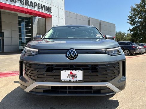 Used 2026 Volkswagen Tiguan SE FWD image 3
