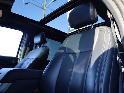 Used 2022 Ford F250 Lariat w/ Black Appearance Package image 7