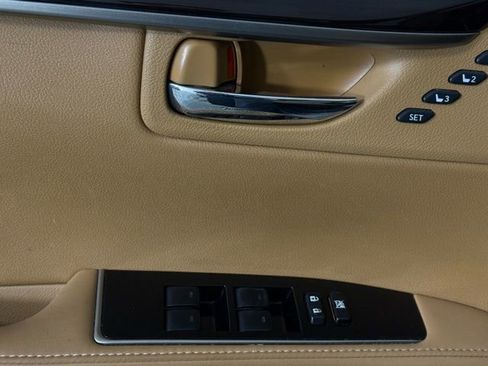 Used 2018 Lexus ES 350 w/ Luxury Package w/Wood Trim image 13